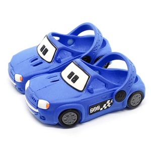 Sabots pour enfants de voiture bleue de haute qualité, confortables, à la mode et amusants sabots ludiques pour enfants - Product Image 1