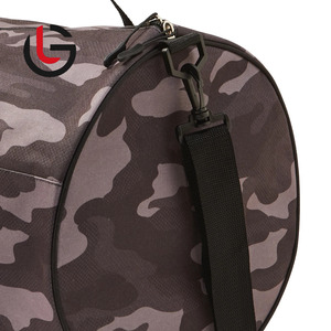 Sac de voyage élégant et léger à motif camouflage personnalisé, en toile de coton cirée durable, avec garnitures en cuir véritable et fermeture éclair - Product Image 5