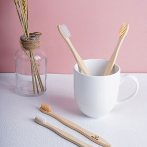 แปรงสีฟันไม้ไผ่ย่อยสลายได้เป็นมิตรกับสิ่งแวดล้อม พร้อมที่เก็บ ผลิตในเวียดนาม - Product Image 4