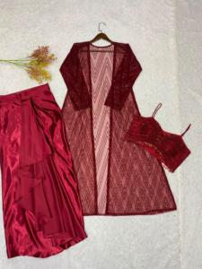 Collection de vêtements de soirée prêts-à-porter, style occidental, entièrement cousus, avec broderie de créateur, travail de sequins et tissu en résille à motifs papillons. - Product Image 4