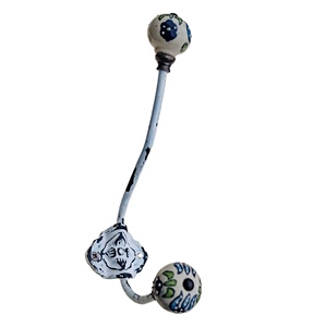 Crochets pour manteaux et chapeaux en fonte Shabby Chic Lavage vert clair avec boutons en céramique Crochets et rails Produit - Product Image 4