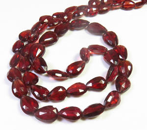 Cuentas de Granate Rojo Natural de Mozambique, Forma de Pera, Hilo de 4 Pulgadas, 7x5-11x7mm, Piedras Preciosas Facetadas de Alta Calidad para Joyería - Product Image 4