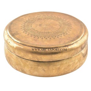 Récipient décoratif Chapati Roti de dessus de table martelé en cuivre avec poignées en laiton Conteneur de Chapati de conception attrayante - Product Image 3