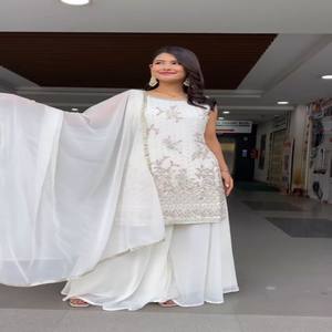 Conjunto de Kurti, Plazo y Dupatta de Georgette Sintética Pesada VASTRA COTTAGE para Mujer, Bordado con Lentejuelas, Diseño Étnico - Product Image 3