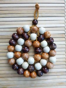 Couronne de perles en bois avec glands colorés guirlande décorative faite à la main pour les vacances porte de noël suspendu ornement en bois naturel - Product Image 3