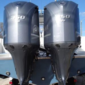 Par de motores fueraborda usados 2014 Ya-ma-has 350HP V8 de 4 tiempos y 30 ejes más vendidos - Product Image 1