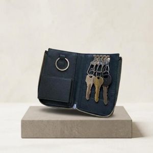 Porte-clés en cuir véritable de daim avec blocage RFID - Porte-clés élégant et portable - Product Image 5