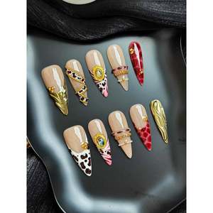Imperial Relic Press on Nail: Elegante accessorio per nail art - Product Image 2