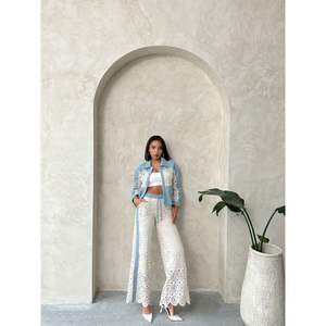 Veste en jean pour femme Topshow en bleu DSN1 avec détails en dentelle, vente en gros - Product Image 3