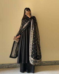 Robe de soirée spéciale riche de style islamique à petit budget, couleur noire, longue robe en fausse georgette avec dupatta pour femmes - Product Image 4