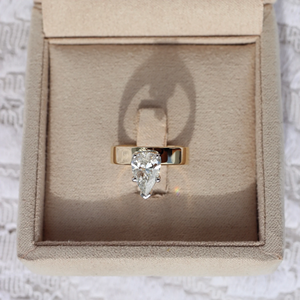 1,50 Ct Pear Cut Solitaire Moissanite Anillo de Bodas de compromiso 10K Oro amarillo sólido para mujer Anillo de novia - Product Image 2