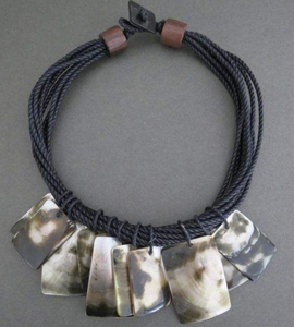 Collier pendentif en corne de buffle naturelle écologique, design vintage avec fermoir, bijoux ethniques faits à la main pour femmes, accessoires de mode - Product Image 3