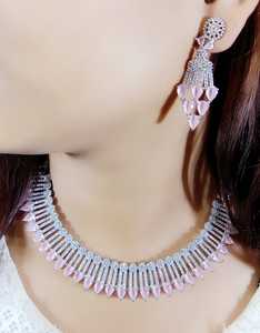 Conjunto de colgante brillante de diamante americano con los mismos pendientes a juego y cadena colgante para todas las funciones y fiestas - Product Image 5