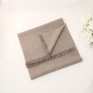 100% Bufanda de Cachemira Mongola 30x180 cm en Marrón Orgánico con Patrón Tejido con color marrón orgánico - Product Image 4