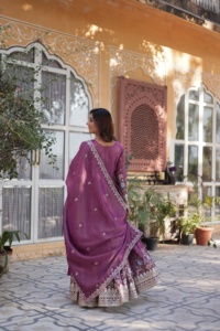 ชุดคอลเล็คชั่นล่าสุดลายดอกคอสโมสพร้อมแผ่นฟอยล์ปักลาย zari sequins-ใส่ทำงานกับ dupatta และกางเกง - Product Image 3