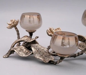 Bougeoir en aluminium vintage de qualité supérieure avec verre Hurricane ajoute une touche sophistiquée, confortable, élégante et élégante à tout espace - Product Image 3