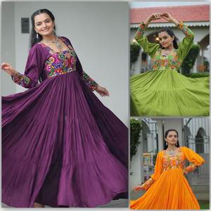 Vestido de color naranja con estilo Navratri especial de alta demanda en tela de rayón con trabajo de Kutchi Gamthi para mujeres indias - Product Image 6