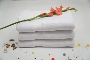 Toalla de Mano de Algodón Puro de Excelente Calidad, Blanca, 550 GSM, para Uso en Salas de Espera de Aeropuertos y Instalaciones Premium, Disponible en Grandes Cantidades - Product Image 4