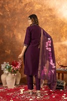 Ensemble Kurti en soie romaine de style boutique pour femmes avec embellissements faits à la main et dupatta en maslin