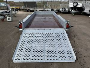 Remolque para plantas de uso general 551, 4.0m x 1.8m, de alta resistencia, 3500kg PBT, triple eje, ruedas de 12 pulgadas, panel trasero perforado de ancho completo y almacenamiento - Product Image 5