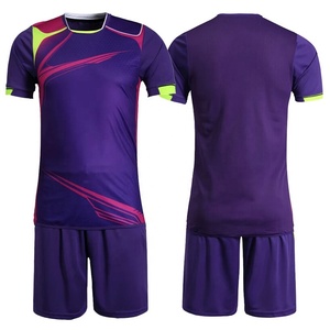 Uniforme de football personnalisé Service OEM Uniforme de football 100% polyester sublimé de haute qualité avec des couleurs vives - Product Image 2