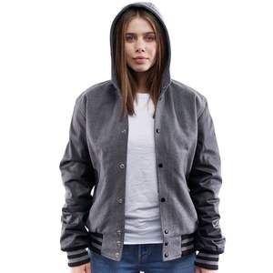 Chaqueta Universitaria con Capucha para Mujer, Hecha a Medida, con Tela de Lana, Mangas Negras, Diseño Invernal Cortavientos y Ecológico - Product Image 2