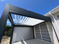 Pergola bioclimatique rétractable en alliage d'aluminium thermolaqué, élégante, moderne, écologique, résistante à l'eau et aux intempéries