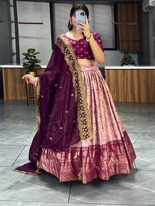 Ensemble Lehnga entièrement cousu avec duppta et chemisier en feuille de soie Tussar - Product Image 5