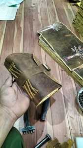 Revues en cuir de clé antique sur mesure 5*7 pouces avec motif de cheval et vieux papiers à bords anciens pour la revente - Product Image 2