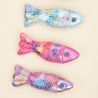 Brinquedo Interativo para Gatos em Forma de Peixe Brilhante com Sino, Macio, 21cm, para Gatos e Gatinhos Baterem, Transportarem e Perseguirem