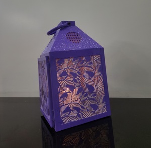 Lanterne de table en métal fait main avec motif de feuille Bougeoir de Noël au design agréable pour la décoration de la maison et du jardin - Product Image 6