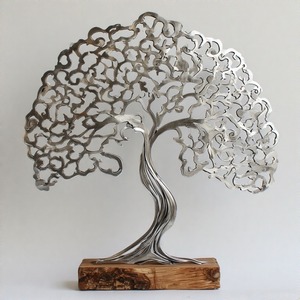 MetalGrove GraceTree CelestialBranch Sculpture d'art en métal élégante pour affichage mural ou sur table dans les maisons modernes - Product Image 1