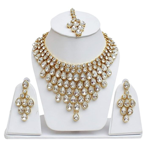 Collier Kundan plaqué or lourd avec strass, perles et diamants pour mariage, fête, cadeau, ensemble de bijoux de mariée raffinés incluant une bague - Product Image 2