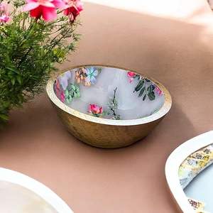 Bol à salade en bois naturel imprimé, design artisanal complexe, écologique, passe au lave-vaisselle, pour les fêtes, style contemporain - Product Image 4