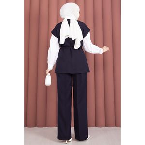 Conjunto de Traje Azul Marino para Mujer con Chaleco con Botones Dorados y Pantalones - Product Image 6