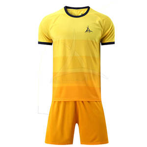 ชุดฟุตบอลออกแบบใหม่ โลโก้สั่งทำพิเศษ ปี 2025 สินค้าขายดีสำหรับผู้ชาย ระบายอากาศได้ดี น้ำหนักเบา ผลิตจากโพลีเอสเตอร์ 100% - Product Image 1