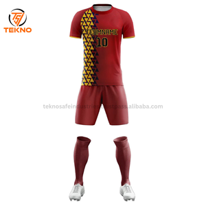 Precio al por mayor 2025 uniforme de fútbol personalizado sublimado traje de fútbol 100% poliéster uniforme de fútbol para Unisex OEM ODM con servicio - Product Image 3
