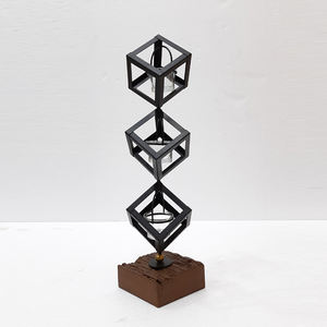 Bougeoir en aluminium, métal et verre de forme ronde, plaqué argent, style fantaisie, éclairage décoratif de luxe fait à la main. - Product Image 3