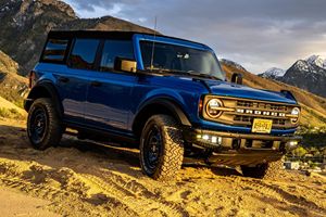 Ford Bronco Black Diamond Advanced 2021 Usado, 1 Dueño, Motor EcoBoost V6 de 2.7 Litros, Tracción en las 4 Ruedas, Color Azul Velocity Metalizado - Product Image 1