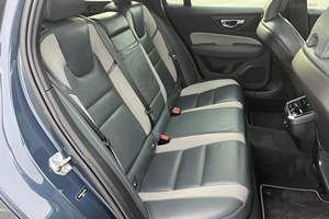 VOLVO V60 T5 R-DESIGN 2020 d'occasion, conduite à gauche/droite - Product Image 4