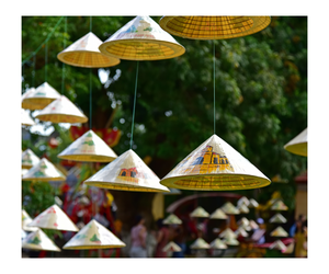 Sombrero cónico de hoja de palma de bambú vietnamita unisex dibujado a mano estilo casual diario listo para enviar promoción para adultos - Product Image 2