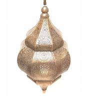Lanterne marocaine artisanale exquise Design en métal complexe Panneaux de verre vibrants pour l'éclairage ambiant pour la décoration intérieure de Noël