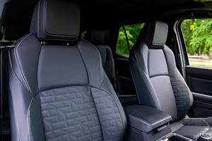 Toyota 4Runner 2024, transmission intégrale, turbo, conduite à gauche, automatique, jantes R18, cuir de luxe, intérieur foncé, faible kilométrage, prêt à l'exportation - Product Image 4