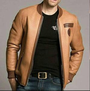 Chaqueta de Cuero Genuino Roja para Hombre, Estilo Varsity, con Parche de Logotipo Personalizado, Impermeable, Transpirable, Resistente al Viento, Cuello Alto y Cierre de Cremallera - Product Image 1