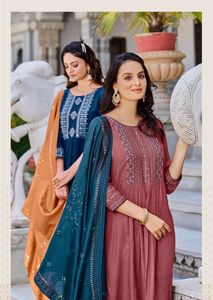 Kurta/Kurti indien et pakistanais pour femme en rayonne slub 16KG Dobby avec broderie Khatli lourde multicolore et Dupptta - Product Image 2