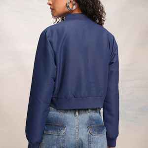 Chaqueta universitaria personalizada para mujer, diseñada con cuerpo de lana premium y mangas duraderas que ofrecen comodidad y estilo para el uso diario. - Product Image 6