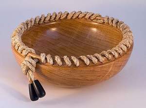 Tazón de servir en ángulo grande de madera de acacia recién llegado, diseño elegante para entretenimiento y decoración del hogar a la venta - Product Image 2