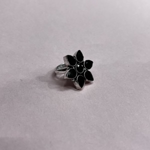 Anillo de Color Negro Azabache Plateado con Diseño de Flor en Forma de Pera, Anillos Ajustables para Mujer y Niña - Product Image 4