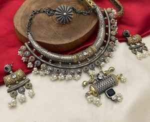 Ensembles de bijoux de qualité supérieure pour femmes Collection unique Différents modèles Colliers de luxe abordables pour Navratri, Occasions festives - Product Image 1