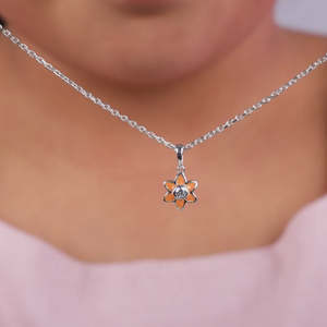 Colgante de plata floreciente para niños con cadena de eslabones para jóvenes amantes de la joyería de moda - Product Image 5